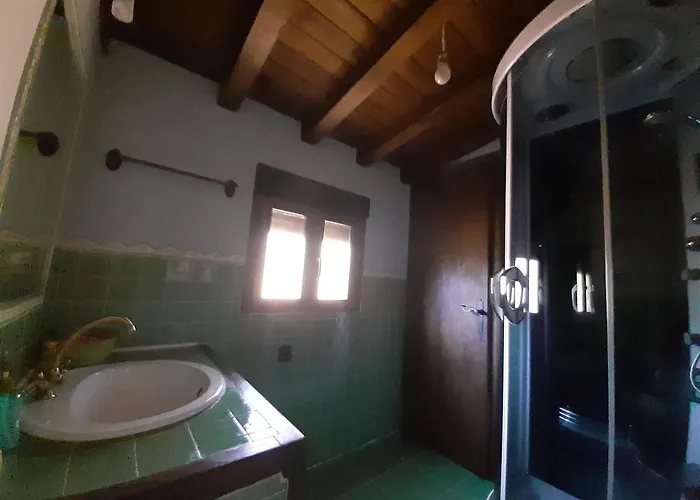 La Celestina 펜션 칸델레다